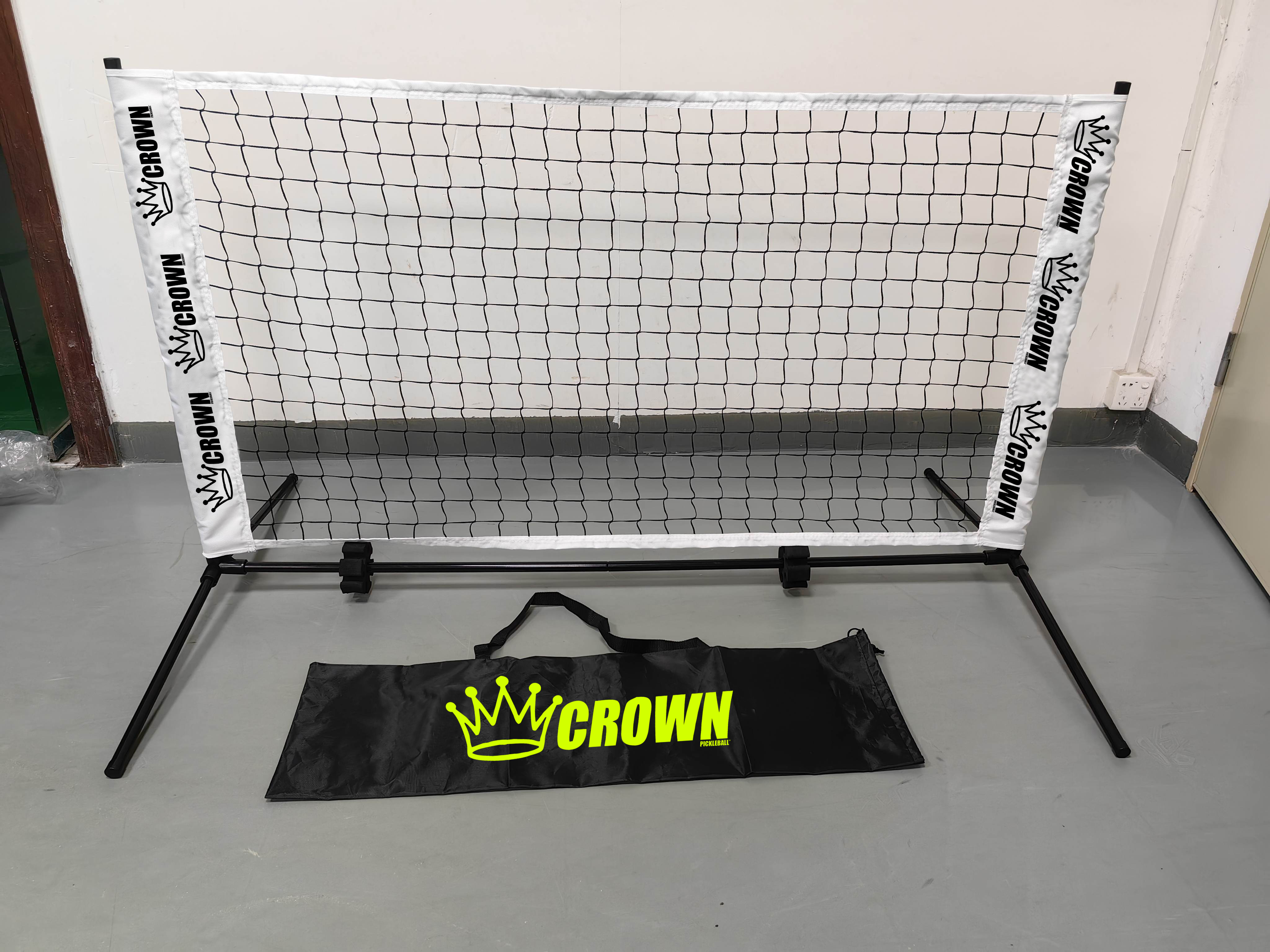 Pickleball net with carrying bag.